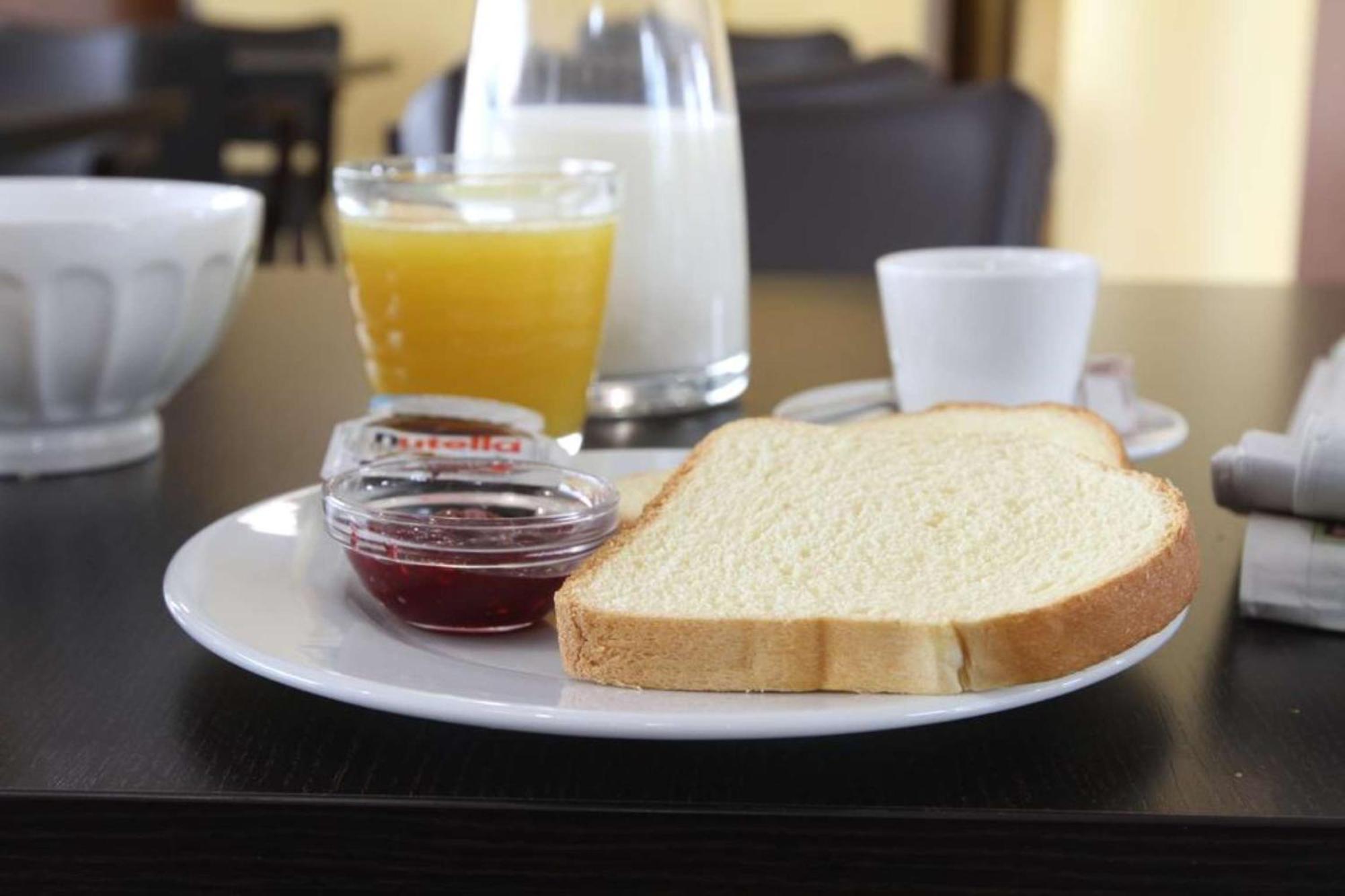 Brit Hotel Confort Villeneuve Sur Lot Bias  Luaran gambar