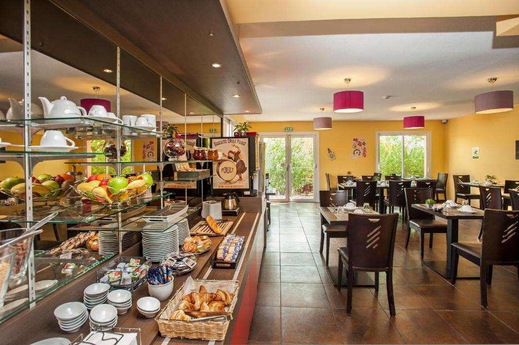 Brit Hotel Confort Villeneuve Sur Lot Bias  Restoran gambar
