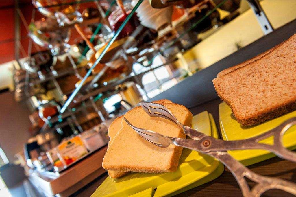 Brit Hotel Confort Villeneuve Sur Lot Bias  Restoran gambar